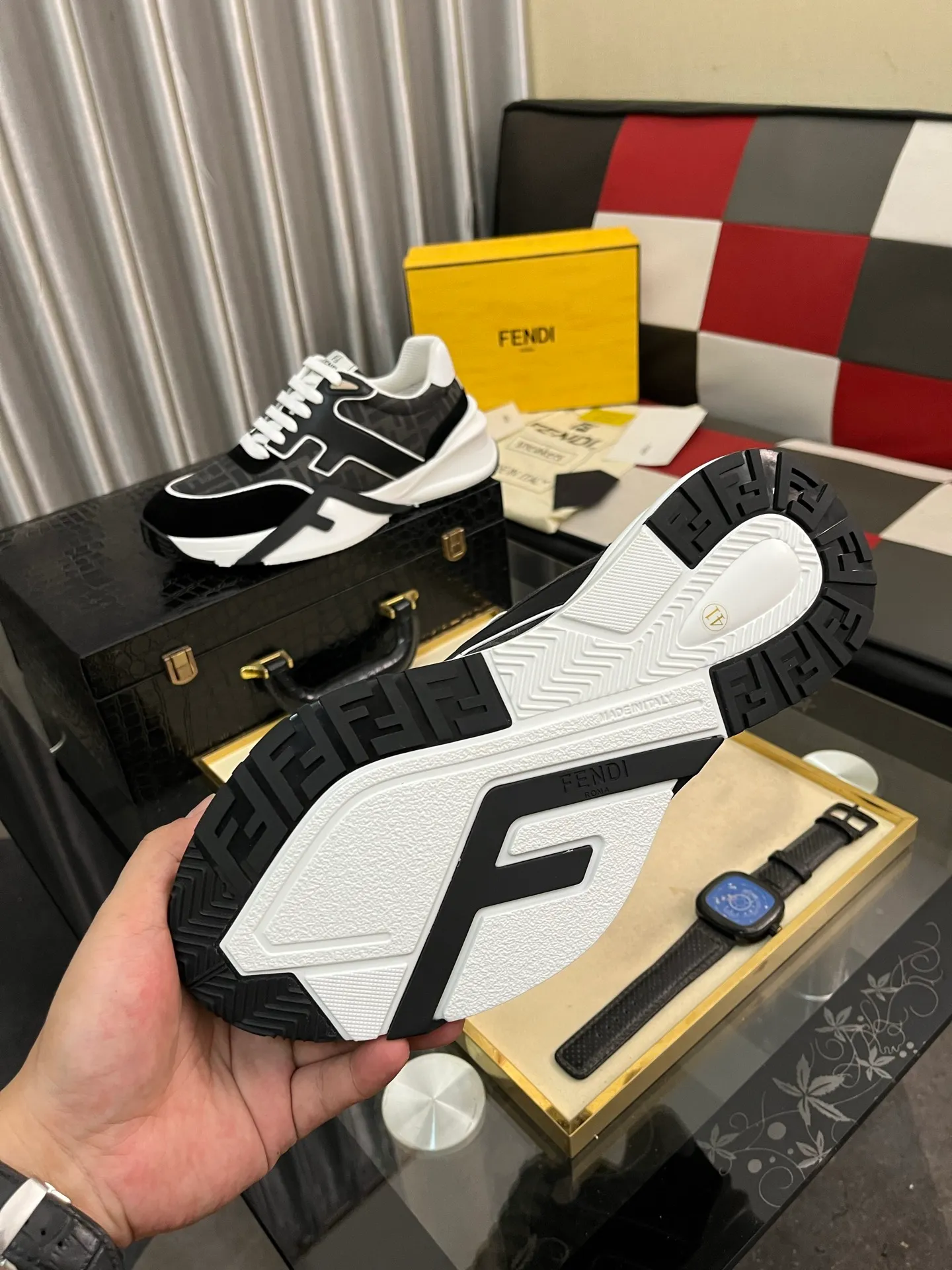 Men's men's shoes 💰560⌚️⌚️FENDI.•FENDI unique modern style sneakers. Counter purchasing🏃casual shoes😍😍 Original breathable fly-knit mesh imported from Italy (refuses to discolor and abrade feet) soles: Original soles specially provided by the original factory, super cool😍 French lazy style design ⚠️ Original quality, super comfortable and wear-resistant original soles. Code number: 38-442️⃣Colors available
